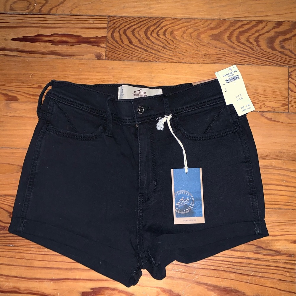 Black high-rise Hollister shorts